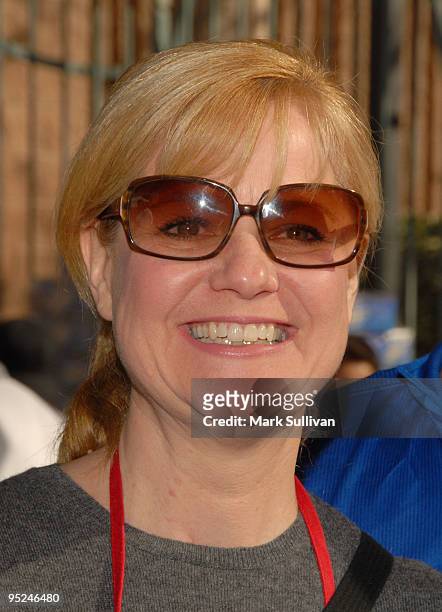 Actress Bonnie Hunt volunteers at the Los Angeles Mission Christmas Eve meal on December 24, 2009 in Los Angeles, California.