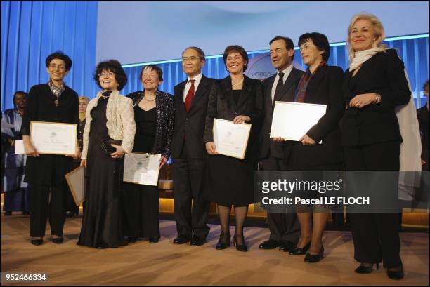 Zohra Ben Lakdhar , Fumiko Yonezawa , Myriam P. Sarachik , Unesco director general Koichiro Matsuura, Belita Koiller , Lindsay Owen Jones, Dominique...