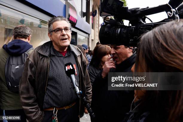 Manifestation des salariés de Tati, le 4 mai 2017, devant le magasin principal du groupe dans le quartier de Barbès, Paris, France. "Les enseignes...