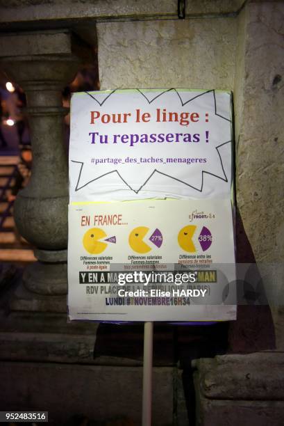 Manifestation de femmes sur la place de la République, pour dire non aux inégalités à 16H34 ! le 7 novembre 2016, Paris, France.