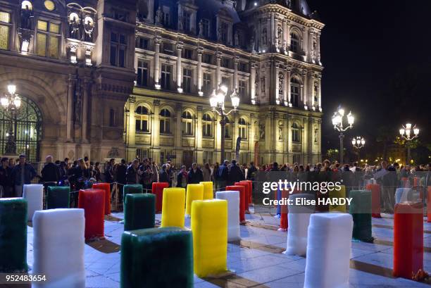 Installation 'Ice Monument', sur le parvis de l'Hôtel de ville lors de 'Nuit Blanche 2015', 3 octobre 2015, Paris, France.