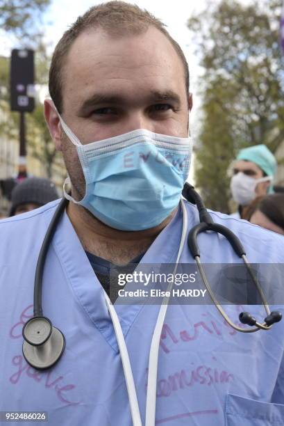 Plusieurs organisations représentatives des personnels de santé et des étudiants en soin infirmier ont manifesté dans les rues le 8 novembre 2016,...