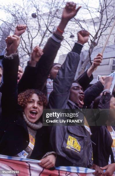 Manifestation de la jeunesse contre le CPE, contrat première embauche, type de contrat de travail inderterminée à destination des moins de 26 ans....