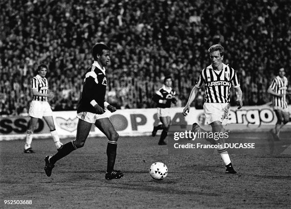 Jean Tigana et Massimo Bonini lors d'un match de football Juventus contre Bordeaux Jean Tigana et Massimo Bonini lors d'un match de football Juventus contre Bordeaux