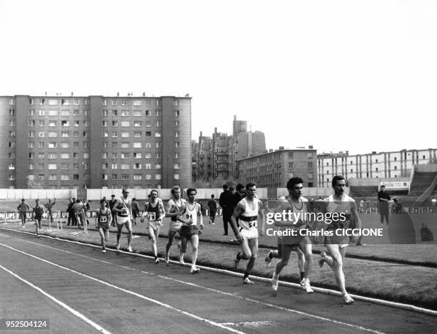 Coureurs lors des Championnats de France Interclub d'athlétisme en 1965 en France.