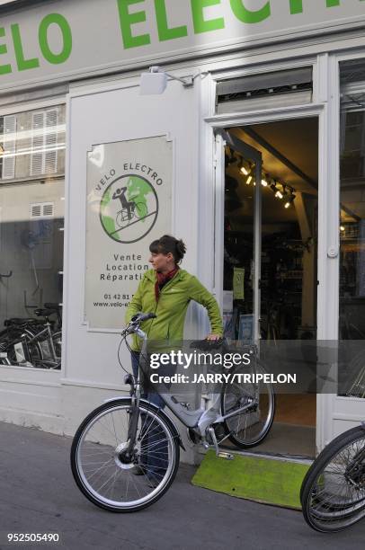 Velo Electro shop for rent or buy an electric bicycle, Pigalle district in 9 th arrondissement of Paris, Ile de France region, France.