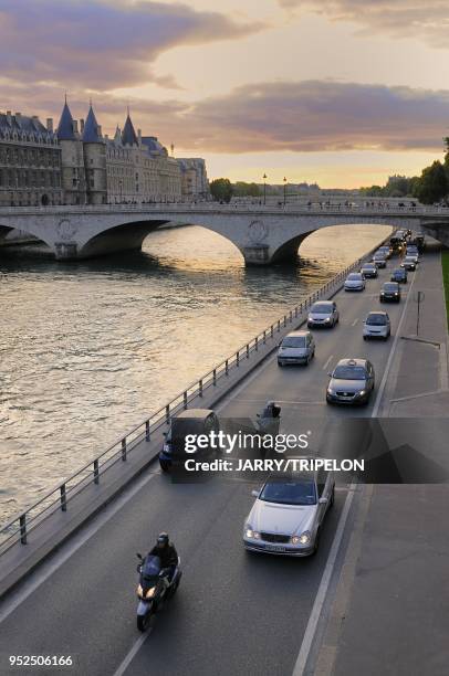 The expressway on the right bank and the Pont au Change bridge on Seine river. In the background the Cite, the Conciergerie and the law courts. 4 th...