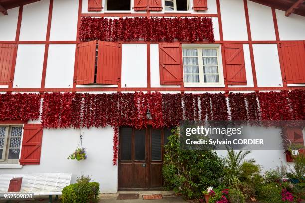 Séchage du Piment d'Espelette, AOC, Pays Basque, Pyrénées Atlantique.