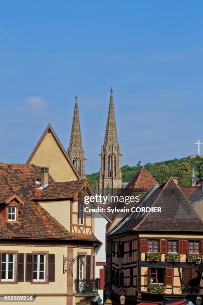 France,Bas-Rhin ,Obernai,maison à colombage,Eglise Saint-Pierre et Paul au fond.