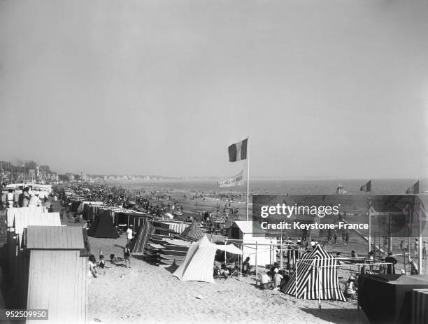 Vue générale de la plage de La Baule, France, août 1935.