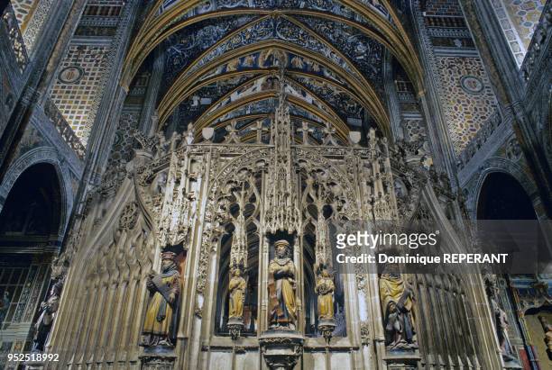 La ville d'Albi, vue interieure de la cathedrale Sainte-Cecile, detail exterieur de la cloture du choeur et de sa statuaire polychrome...