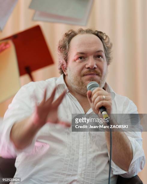 Mathias Enard, écrivain et traducteur français, lauréat du Prix Goncourt 2015 pour son roman 'Boussole', le 8 novembre 2015 lors de la 34e Foire du...