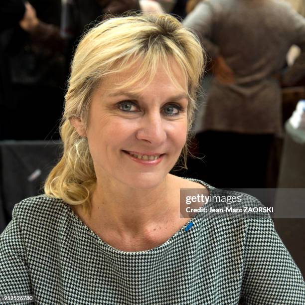 Portrait de l'écrivain et femme d'affaires française Edith Rebillon, à l'occasion de la 35e Foire du Livre, à Brive-la-Gaillarde en France le 5...