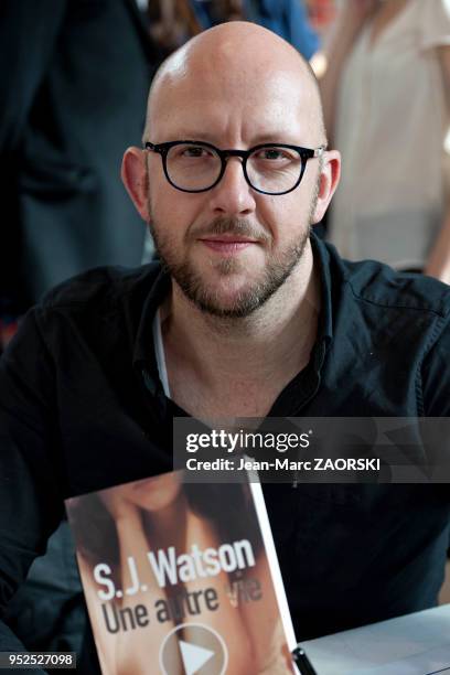 Portrait de S J Watson, écrivain anglais, à l'occasion de la 34e Foire du Livre, à Brive-la-Gaillarde en France le 7 novembre 2015.