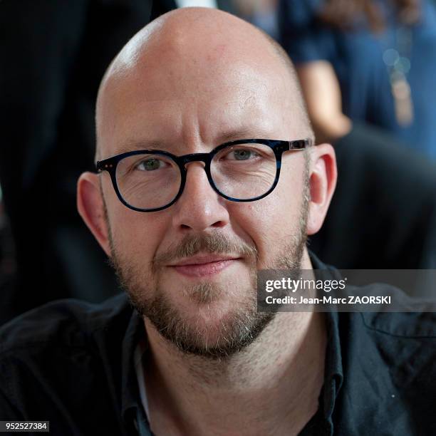 Portrait de S J Watson, écrivain anglais, à l'occasion de la 34e Foire du Livre, à Brive-la-Gaillarde en France le 7 novembre 2015.