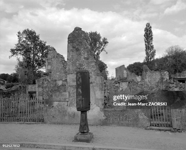 Les ruines du village martyr, le 10 septembre 2001, Oradour-sur-Glane, France. Ce nom d'Oradour-Sur-Glane, commune francaise situee dans le...