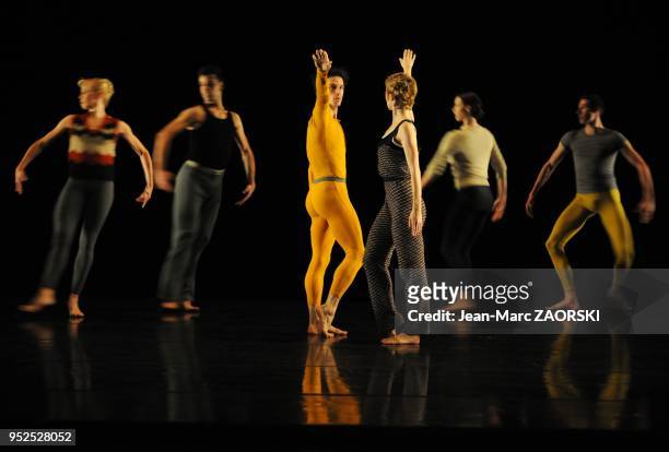 Caelyn Knight and Harris Gkekas, with in the background Florian Danel, Agalie Vandamme, Raul Serrano Nunez and Karline Marion of the Ballet of Opera...