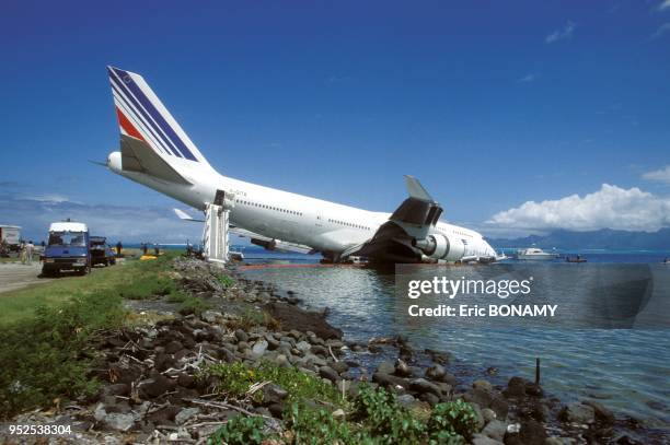 CRASH D'UN BOEING 747 AIR FRANCE A L'ATTERRISSAGE DANS LE LAGON.