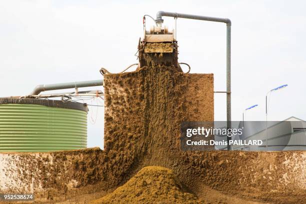 Stock de nourriture de la ferme industrielle des 1000 vaches le 10 juin 2015 à Buigny-Saint-Maclou, Somme, France.