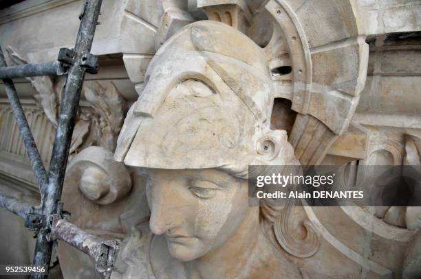 Chantier de renovation et d'extension du musee d'Arts de Nantes avec ici une statue en cours de restauration sur la facade du batiment de l'ancien...