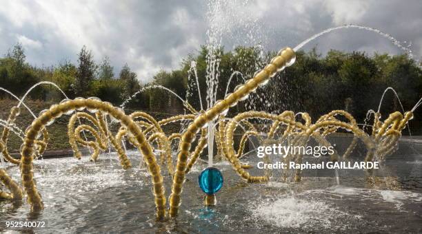 Ensemble de trois sculptures fontaine, qui transcrive d'une façon allégorique les danses de Louis XIV, le 9 octobre 2014, Versailles, France....