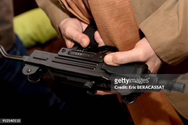 Uzi est un pistolet mitrailleur israélien produit à plus de 10 millions d'exemplaires dans toutes ses versions, 8 décembre 2015, dans les locaux de...