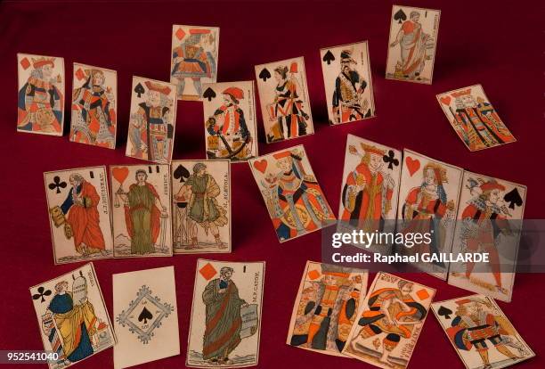 Figure d'Histoire au musée de la carte à jouer le 4 septembre 2014 à issy les Moulineaux, France. Ensemble de cartes à jouer françaises du XVIIIe...