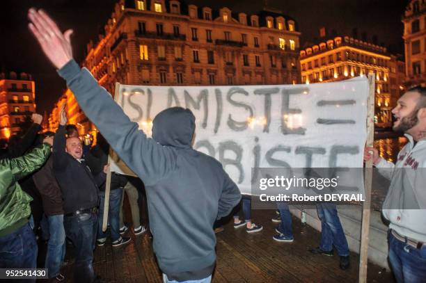 Environ 300 manifestants de l'extrême droite se sont réunis pour demander la disparition de l'Islam en Europe le 8 janvier 2015, Place des Jacobins,...