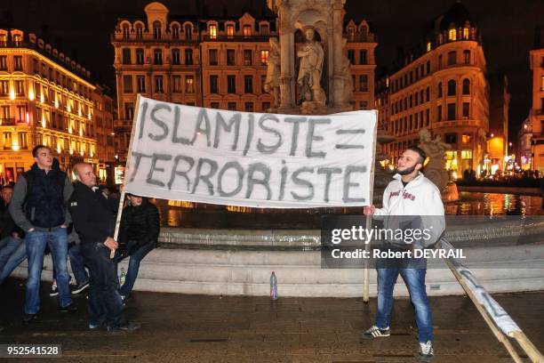Environ 300 manifestants de l'extrême droite se sont réunis pour demander la disparition de l'Islam en Europe le 8 janvier 2015, Place des Jacobins,...