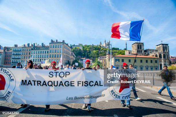 Pour protester contre le maintient de la ministre de la justice Christiane Taubira dans le gouvernement et la hausse de la fiscalité, 300...