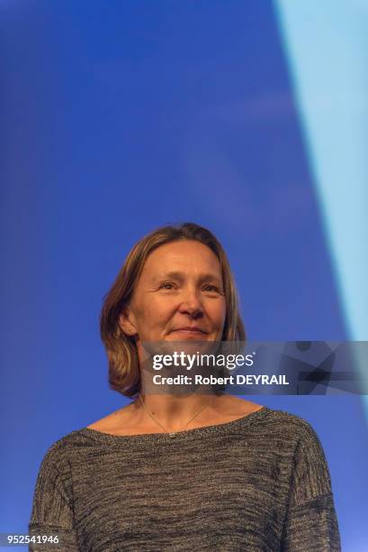 Carole Montillet championne du monde de ski en 2003, porte drapeau de la délégation française aux jeux olympiques de 2002, intègre la liste de...