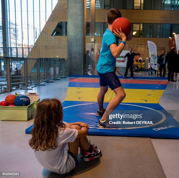 Sportifs handicapés accueillis au siège de la région Auvergne Rhônes-Alpes, le 5 Octobre 2016 à Lyon, France.