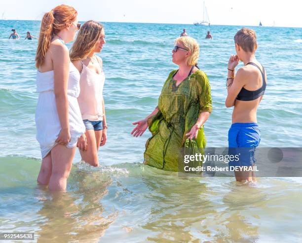 Première manifestation pro burkini, le 11 septembre 2016 à Carnon, Hérault, France. Elle n'a rassemblé qu'une dizaine de personnes, Catherine Kallal...