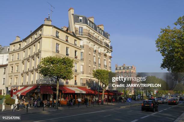 Bars and restaurants on the Paris avenue, Vincennes, Val de Marne department, Ile de France region, France.