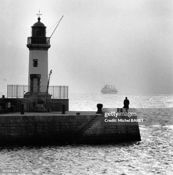 Phare d'une jetée du port de Saint-Nazaire, en Loire-Atlantique, France.