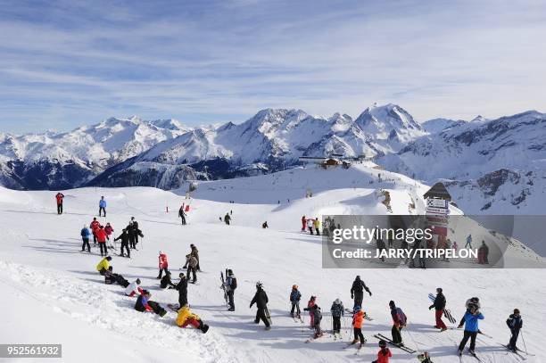 Top of Vizelle and Vanoise mountains seen from Saulire, Courchevel 1850 ski resort, Trois Vallees skiing area, Tarentaise valley, Savoie department,...