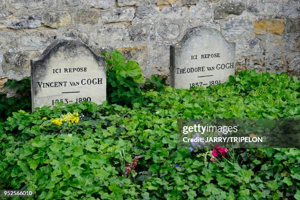 Auvers-sur-Oise village des Impressionnistes, tombes de Vincent Van Gogh et de son frère Théodore//France, Auvers-sur-Oise village of the...