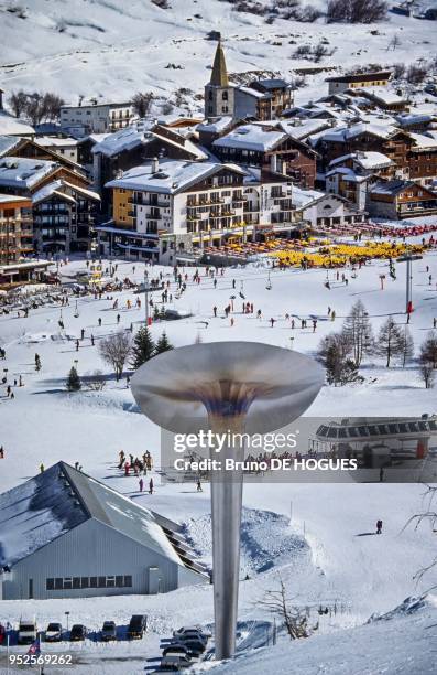 La vasque des Jeux Olympiques d'Hiver 1992 à Val d'Isère en 1993, Savoie, France.