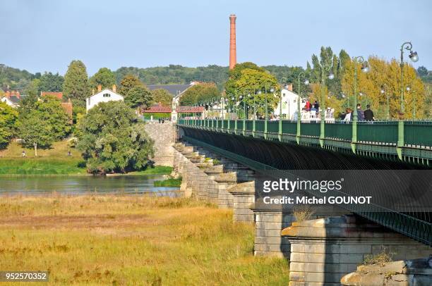 Le Pont-canal de Briare construit au dessus de la Loire par Gustave Eiffel entre 1890 et 1894, entre Briare et Saint-Firmin-sur-Loire, Loiret, France.