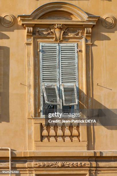 Volet, cours Saleya 'Vieux Nice' Nice, France.