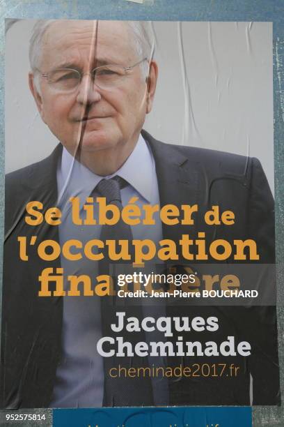 Affiche électorale de Jacques Cheminade pour l?élection présidentielle 2017 devant la mairie d?un village de Gironde, 13 avril 2017, France.