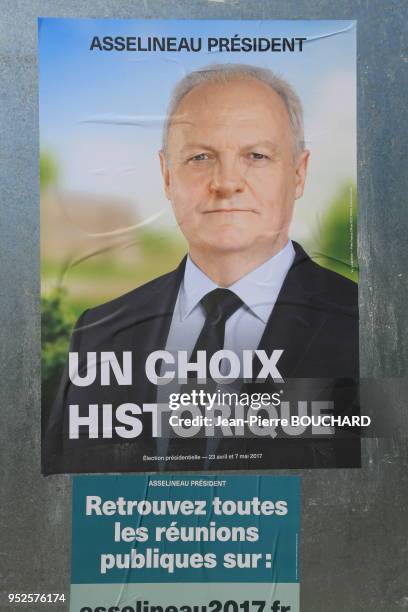 Affiche électorale de François Asselineau pour l?élection présidentielle 2017 devant la mairie d?un village de Gironde, 13 avril 2017, France.