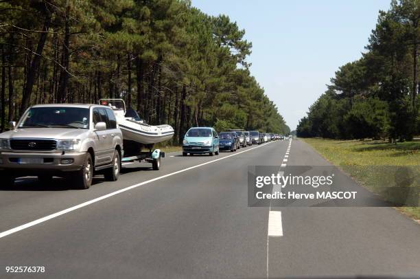 Embouteillage, Cap Ferret, Bassin d'Arcachon, Aquitaine, Gironde, France.