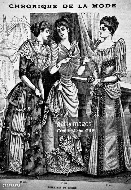 La mode en 1890, femmes en toilettes de soiree, France.