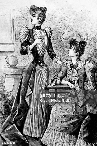 La mode en 1890, femmes en toilettes élégantes pour recevoir, France.