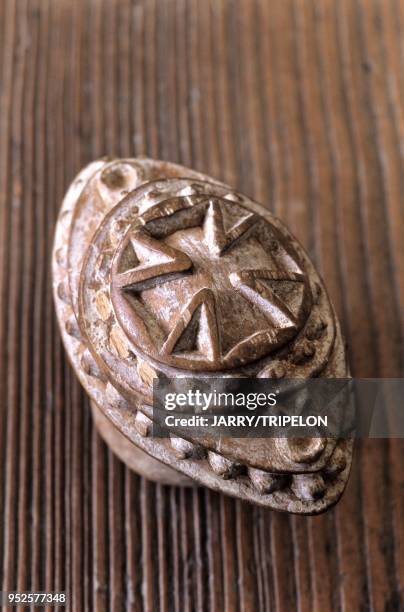 Haute-Savoie antiquités, marque a pain, tampon pour marquer le pain//France, Haute-Savoie antiquities, stamp to mark the bread.