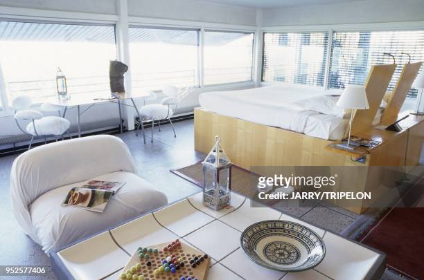 Chambre, hotel Saint James, architect Jean Nouvel, Bouliac, Bordeaux, departement Gironde, region Aquitaine, France bedroom, Saint James hotel by...