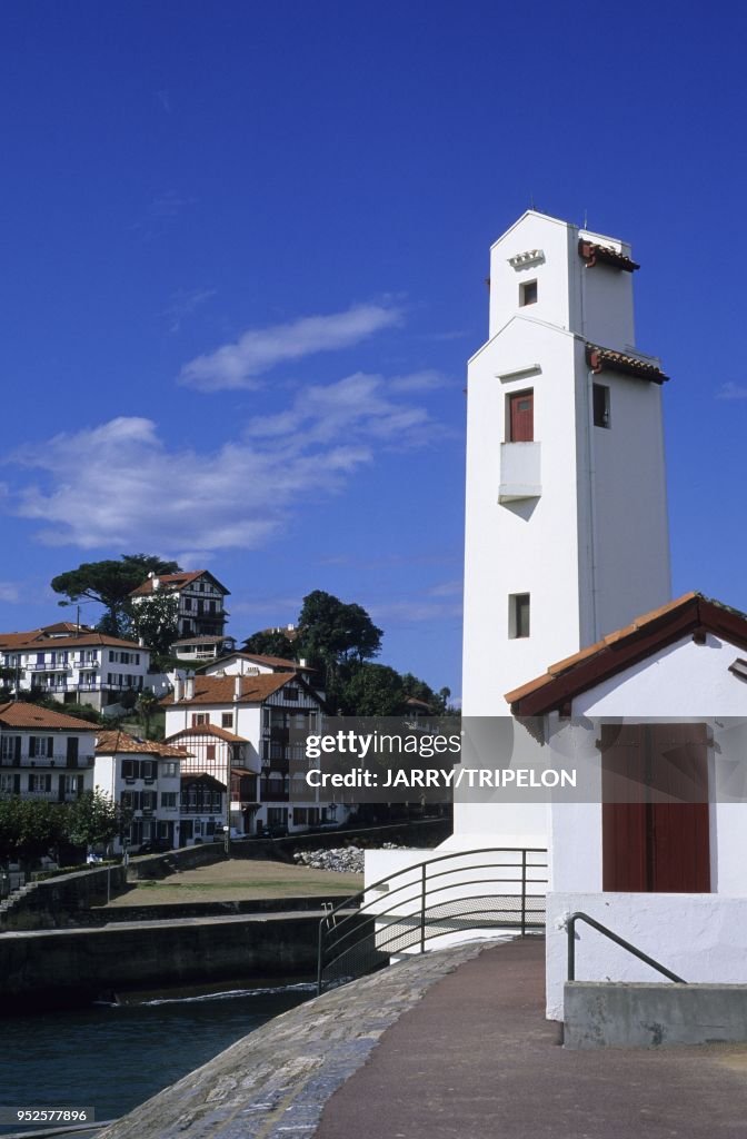 PHARE, SAINT-JEAN-DE-LUZ ET CIBOURE, PAYS BASQUE, AQUITAINE, FRANCE