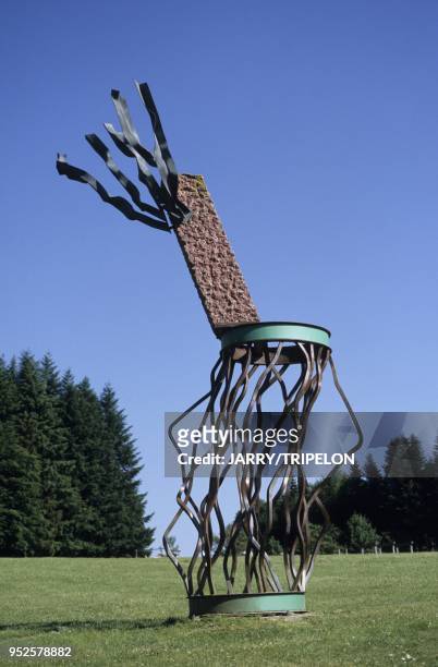 Sculpture Point de Vue par Pages en 1997, Centre International d Art et du Paysage, ile et lac de Vassiviere, departement Creuse et Haute-Vienne, ,...