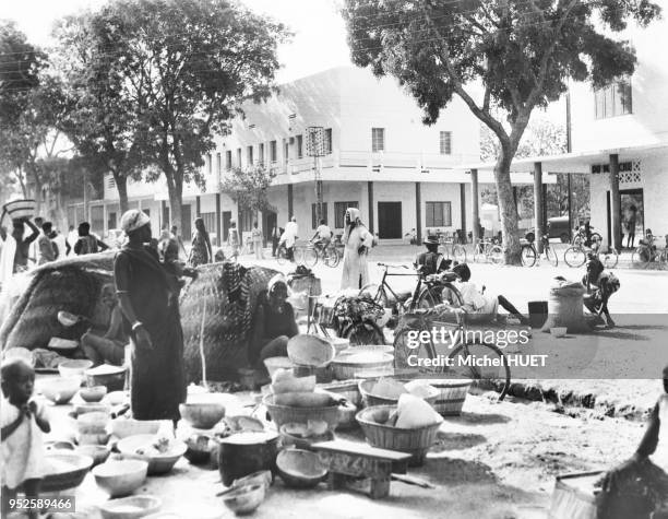 SIXTIES.AFRICA.UPPER VOLTA.OUAGADOUGOU.THE MARKET PLACE AND THE SUPERMARKET.